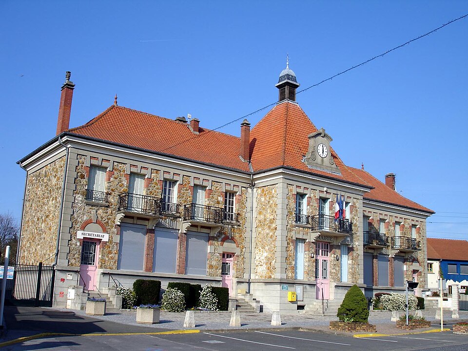 Le Pin — Hotel — de — Ville 01