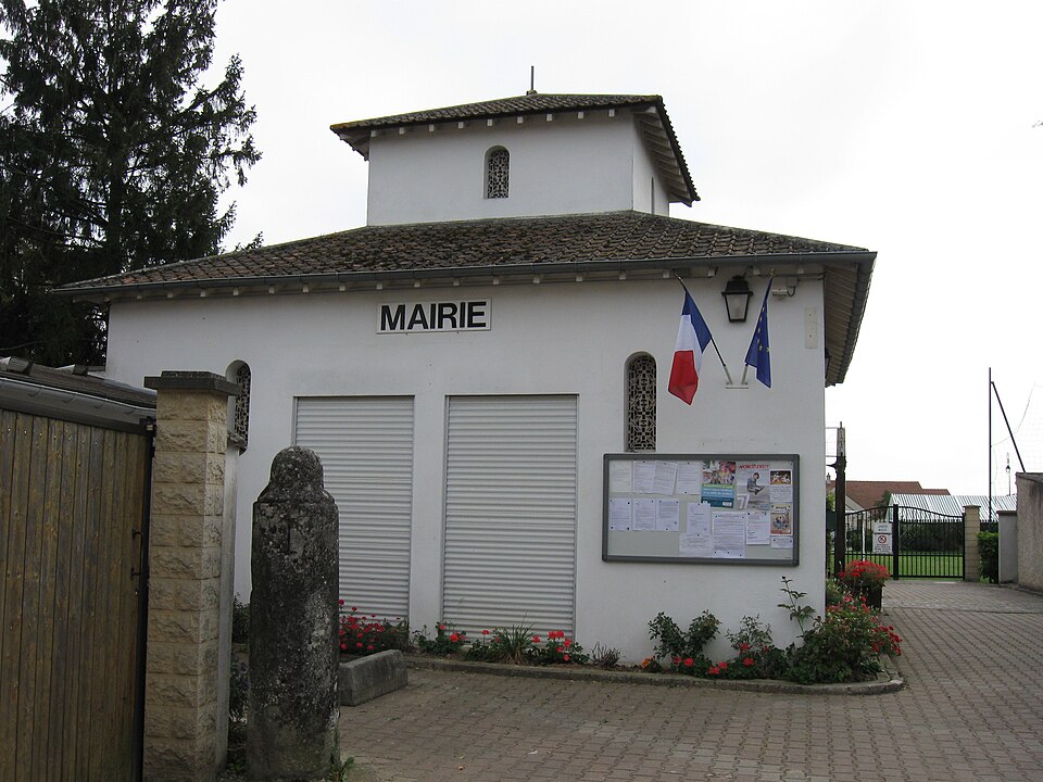 Le Plessis — l'Évêque mairie