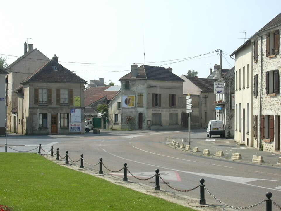 Rue principale de Rebais