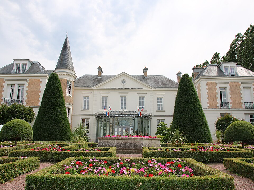 Hôtel de Ville Roissy — en — Brie