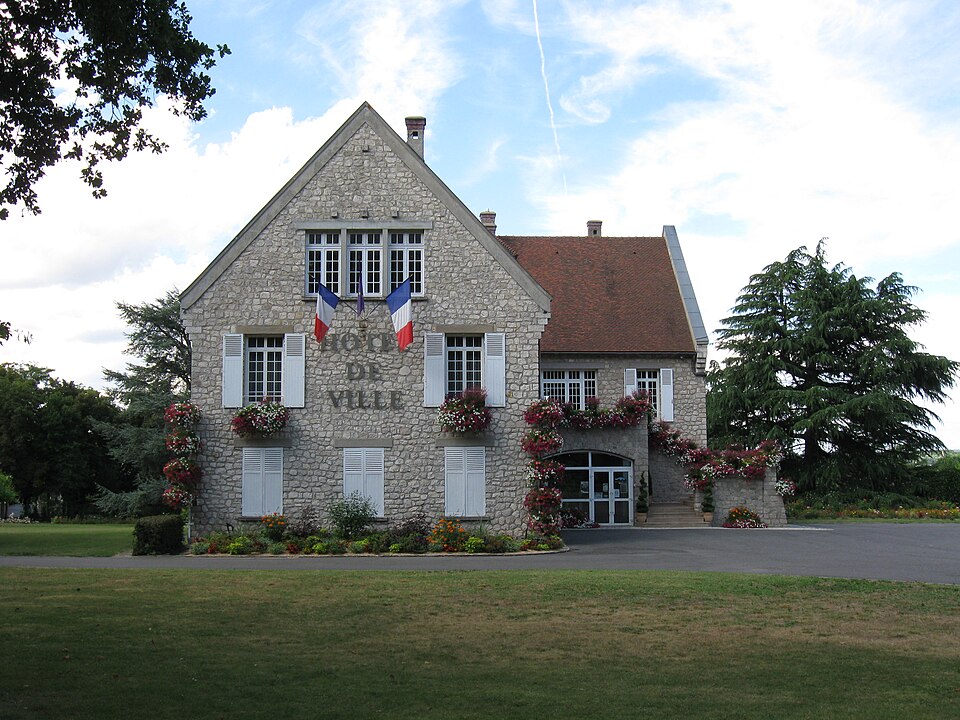 Saint — Pierre — lès — Nemours mairie 1