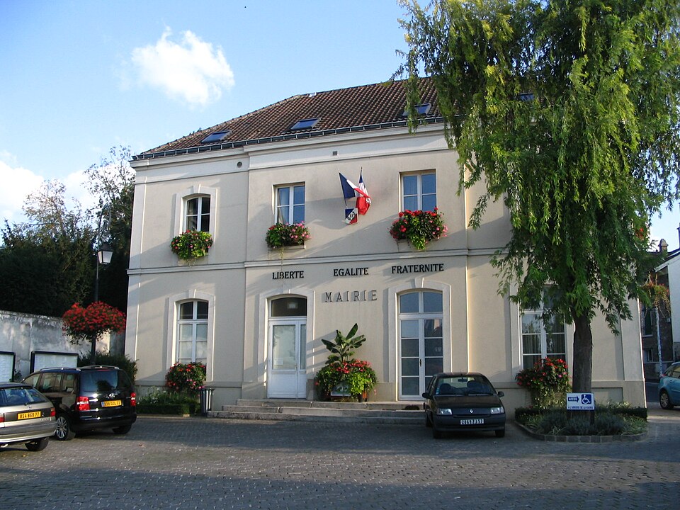 Saint — Thibault — des — Vignes — Town Hall