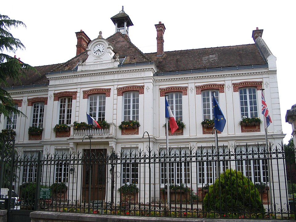 Vulaines — sur — Seine — Town hall