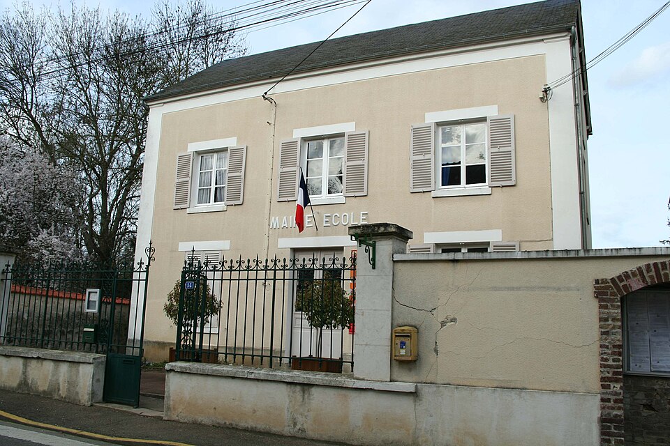 Brueil — en — Vexin — Mairie01