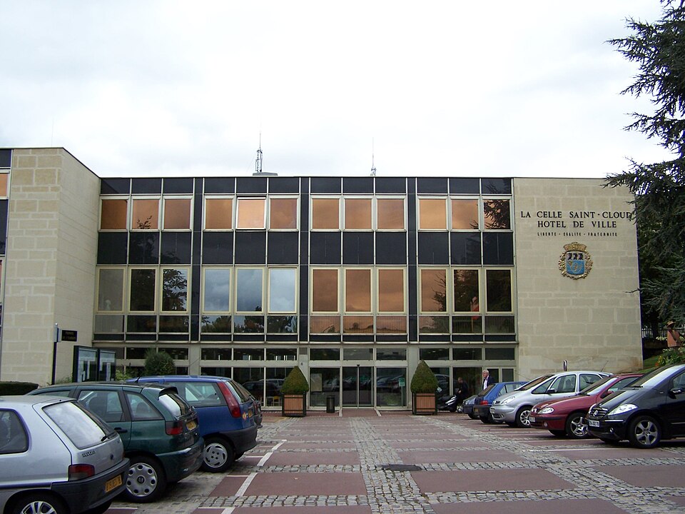 La Celle — Saint — Cloud Mairie
