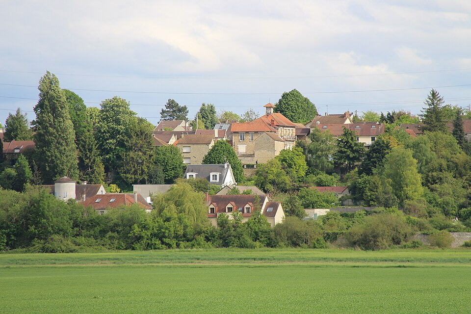 Chapet vu depuis un champ