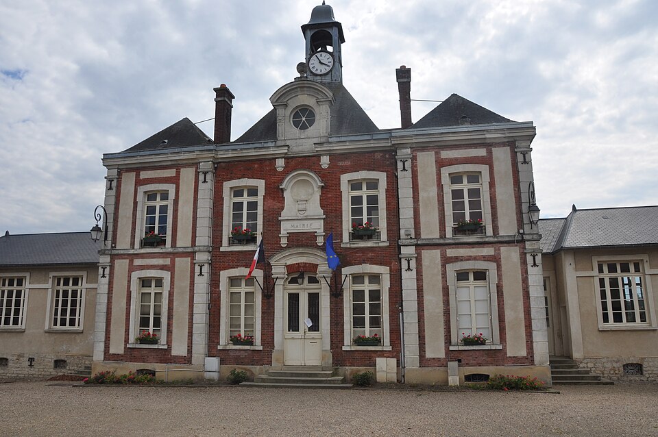Fontenay — Saint — Père mairie