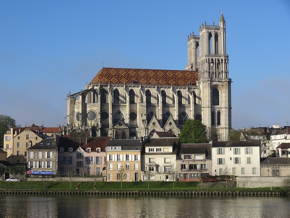 Mantes — la — Jolie (78), collégiale Notre — Dame, vue générale depuis le nord 7