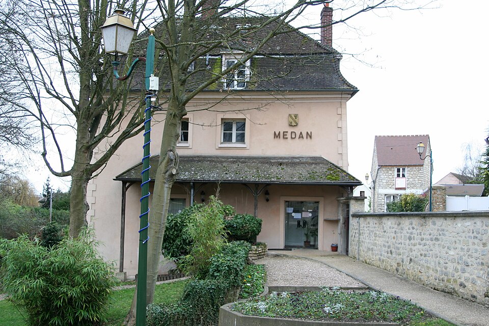 Médan — Mairie02