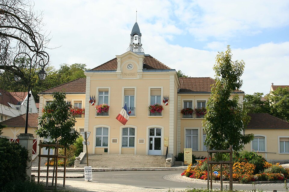 Le Mesnil — le — Roi — Mairie