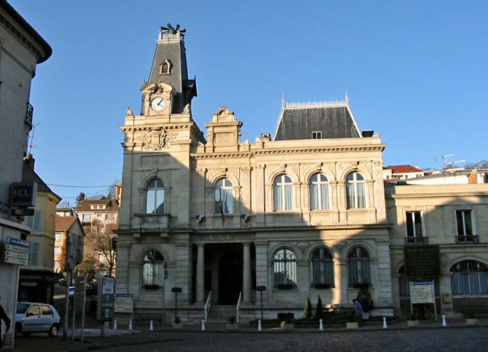 Meulan mairie01