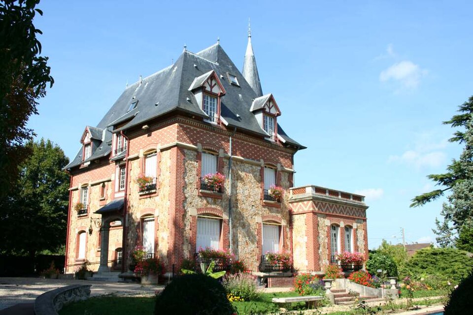 Orgeval — Mairie03