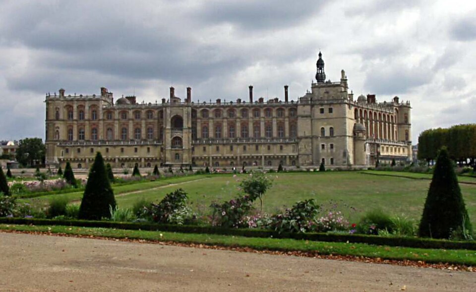Château de Saint — Germain — en — Laye01