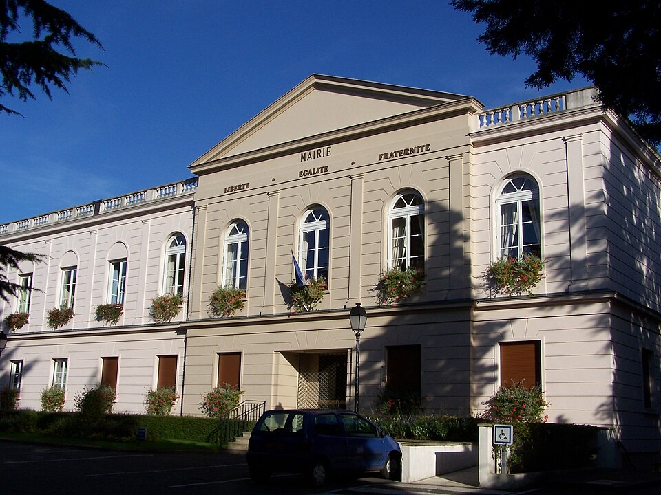 Saint — Nom — la — Bretèche Mairie