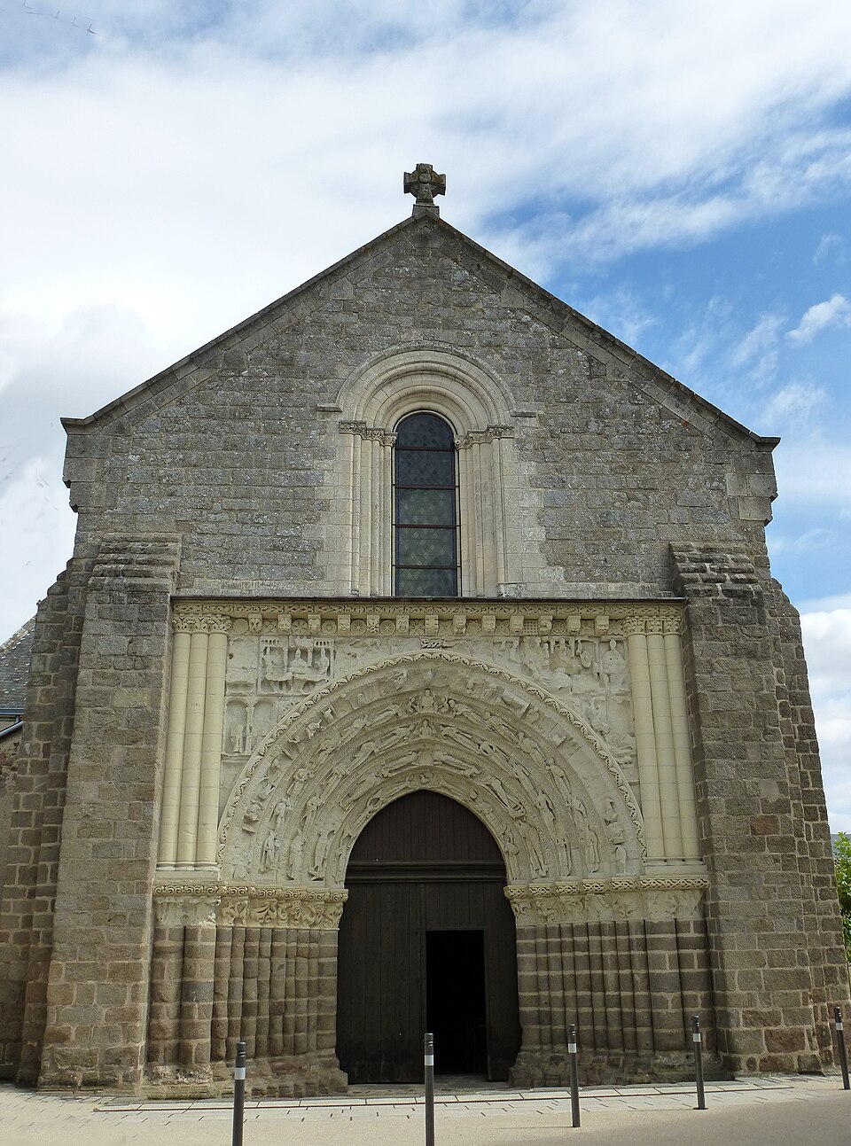 Argenton — Château Eglise Saint — Gilles extérieur