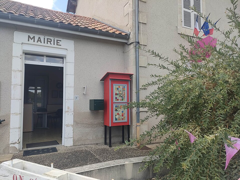 Aubigny — mairie — boîte à livres