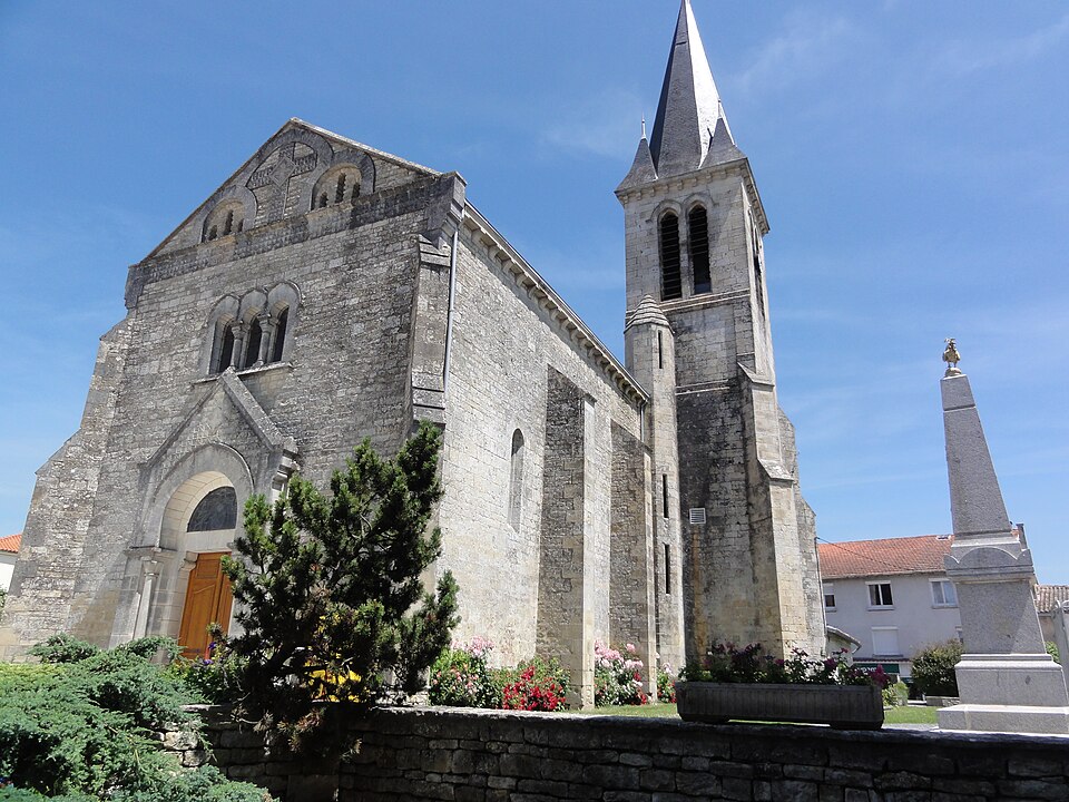 Brioux — sur — Boutonne (Deux — Sèvres) église, extérieur