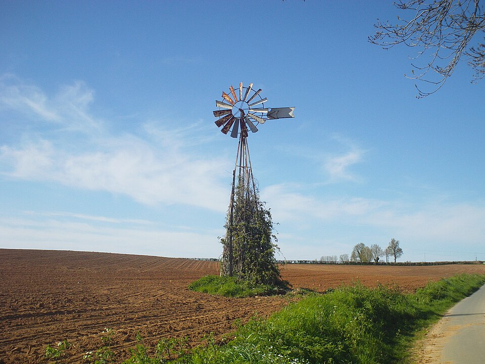 Éolienne de pompage à la Chapelle — Bâton