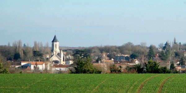 Échiré — église&village