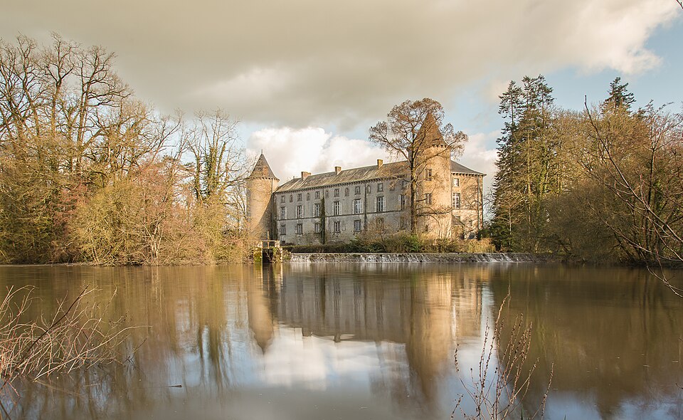 Château de La Forêt — sur — Sèvre (façade arrière, vue du Nord — Ouest)