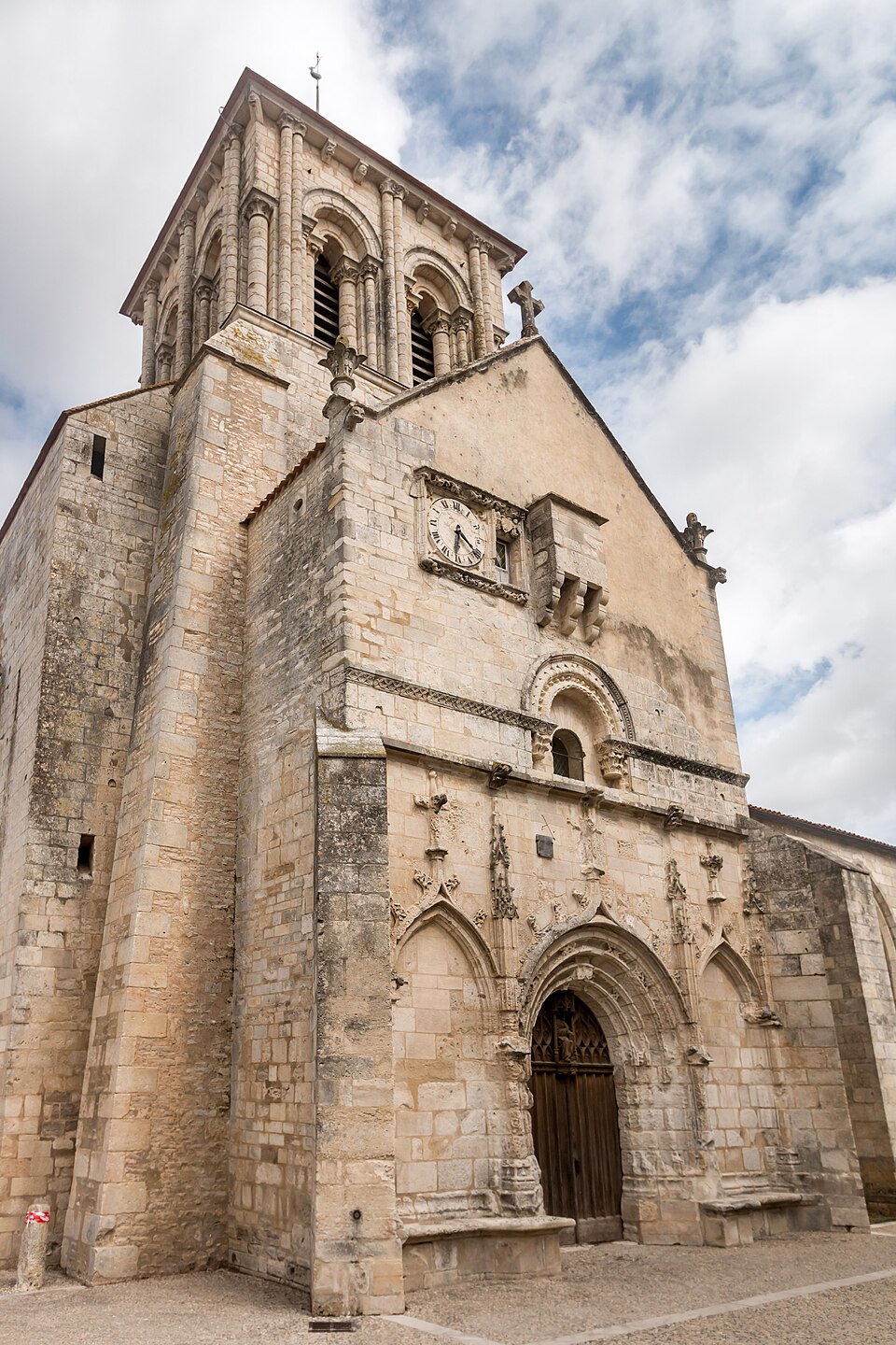 Église Saint — Pierre de Frontenay — Rohan — Rohan