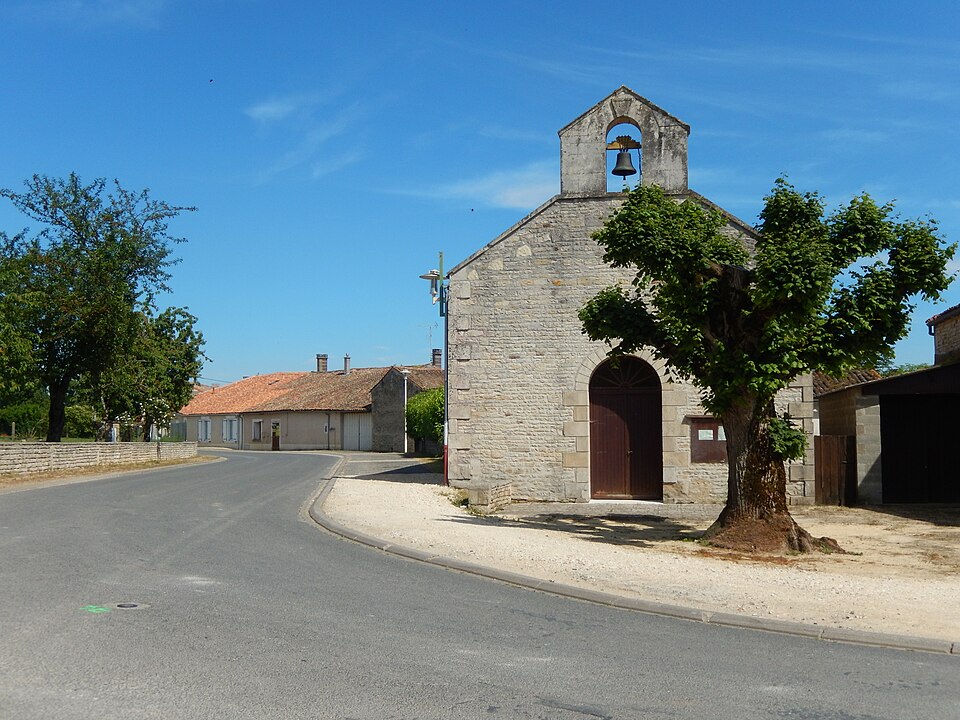 FR 79 Loubigné — Église Saint — Pierre — 01