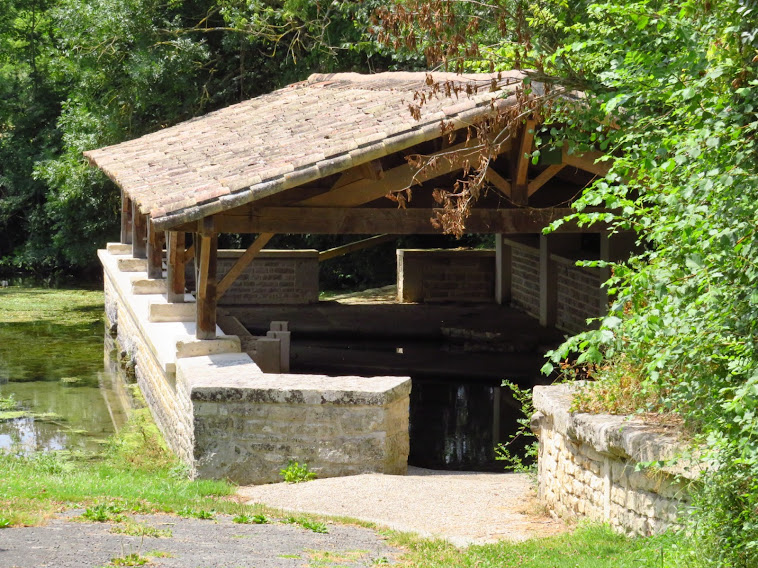 Le lavoir de Luché sur Brioux 79