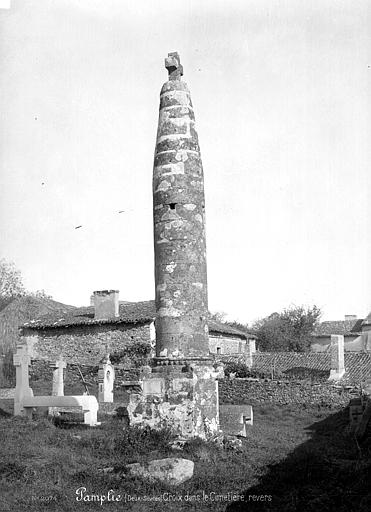 Croix de cimetière — Vue d'ensemble — Revers — Pamplie — Médiathèque de l'architecture et du patrimoine — APMH00002074