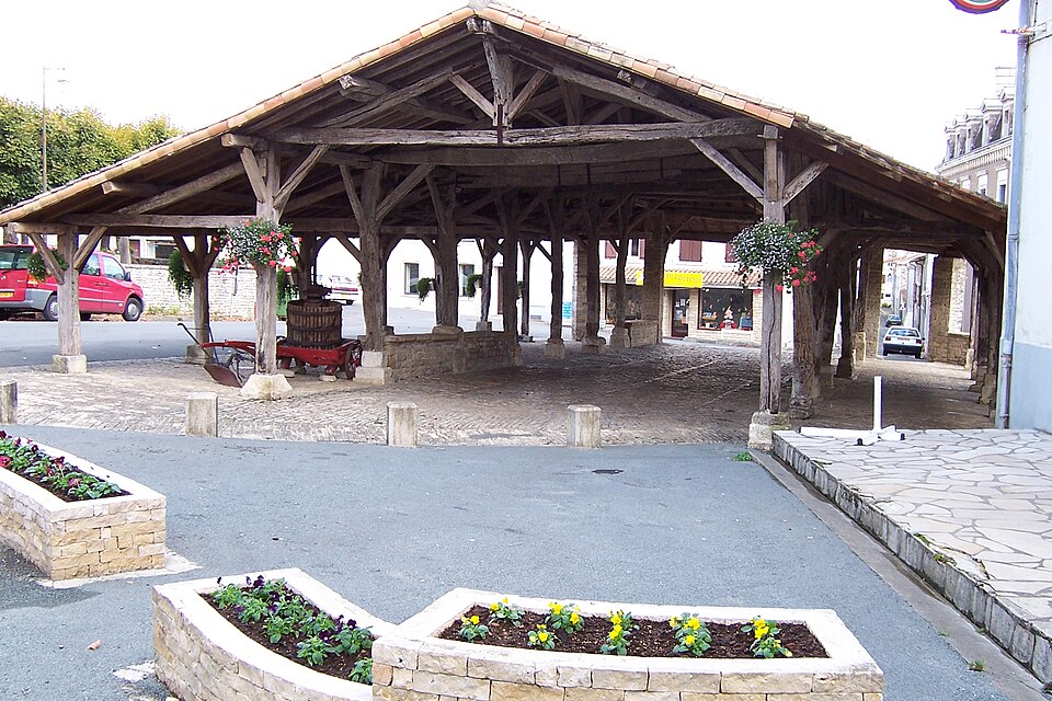 France — Deux — Sèvres — Pamproux — La Halle (1)