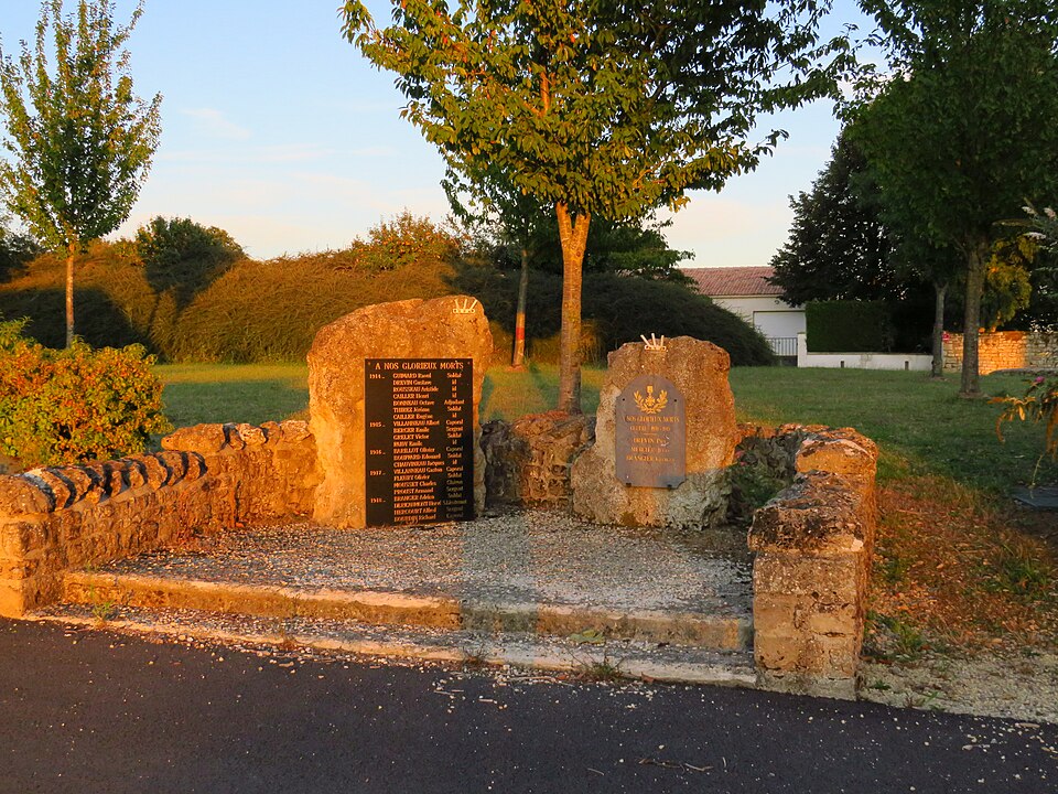 Le monument aux morts de Romans