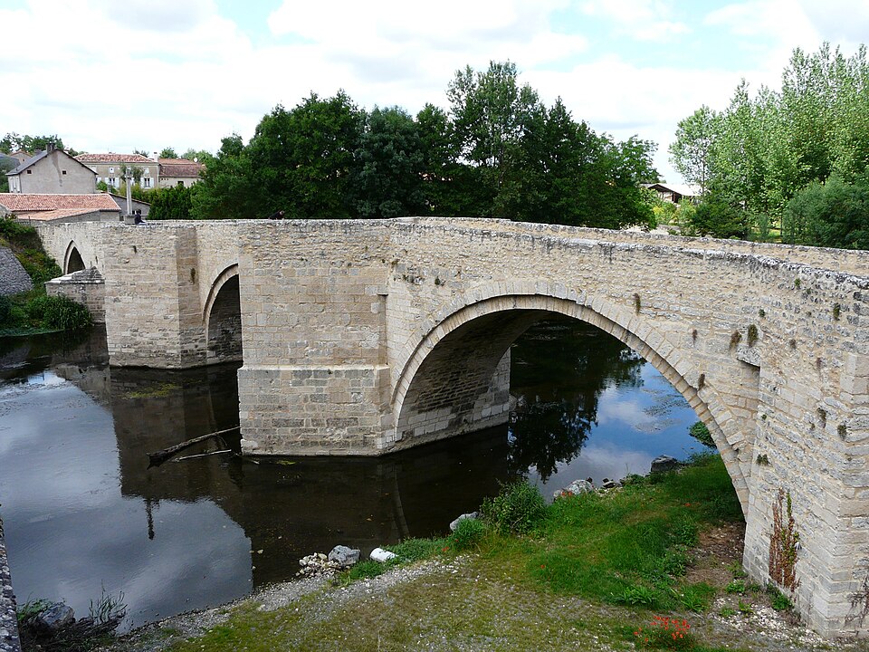 Saint — Généroux vieux pont amont (2)