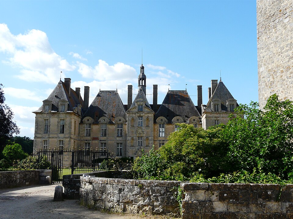Saint — Loup — sur — Thouet château