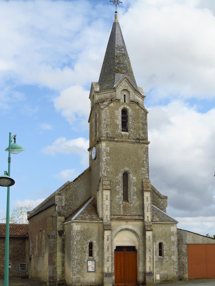 L'Église Saint — Pierre de Saurais 79