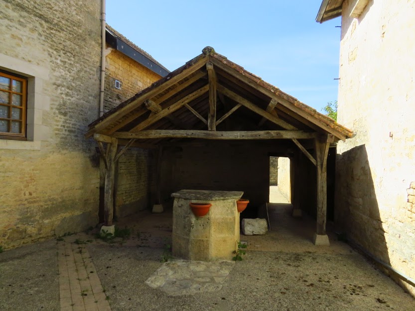 Le lavoir du bourg de Vernoux — sur — Boutonne 79