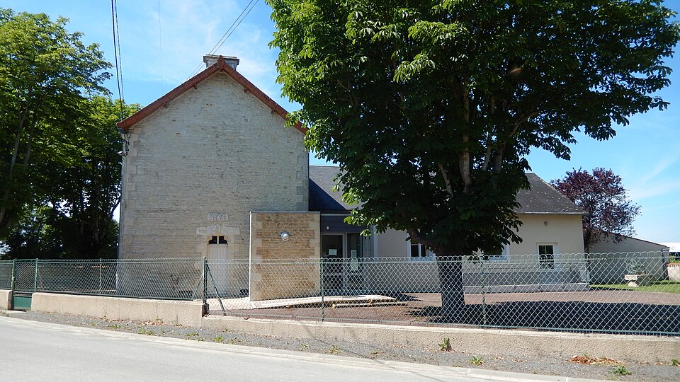 FR 79 Villemain — Mairie