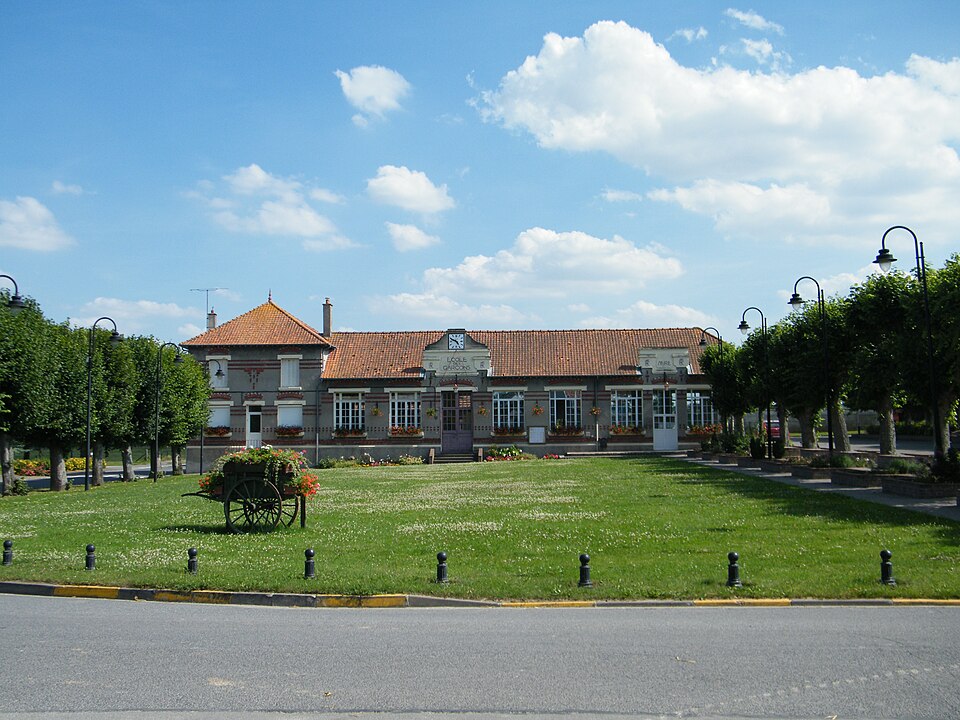 Aubigny (80 — France), mairie — école