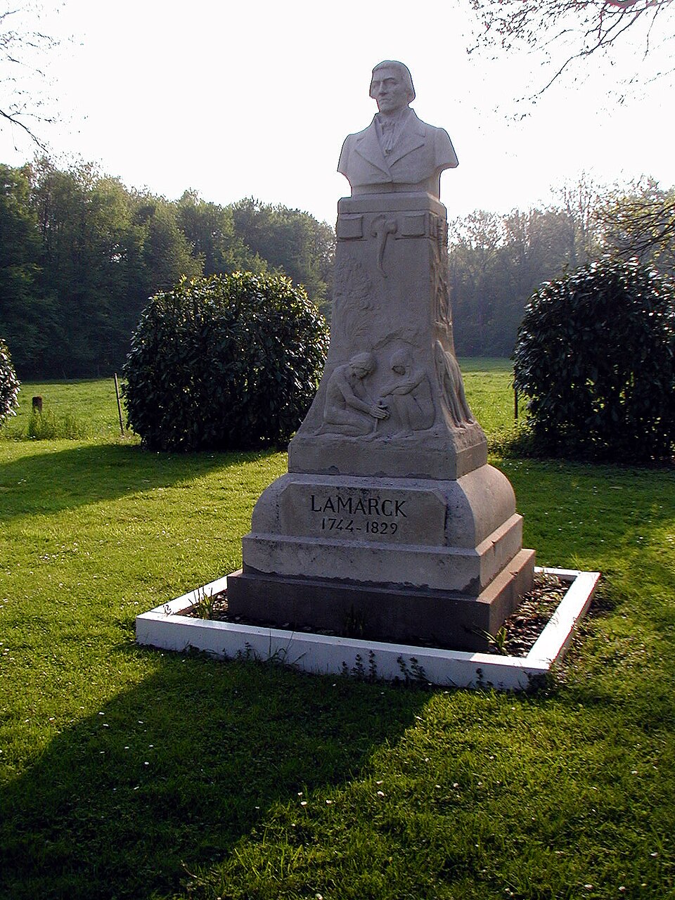 Bazentin monument — LAMARCK (de face)