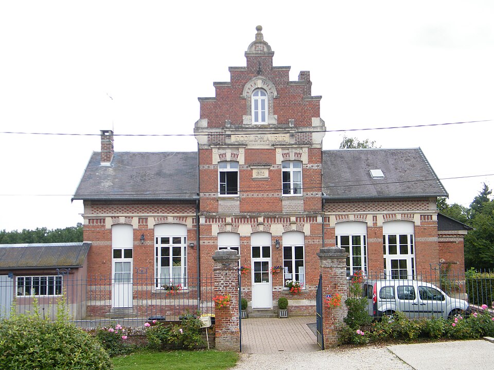 Bussy — lès — Poix, Somme, France (5)