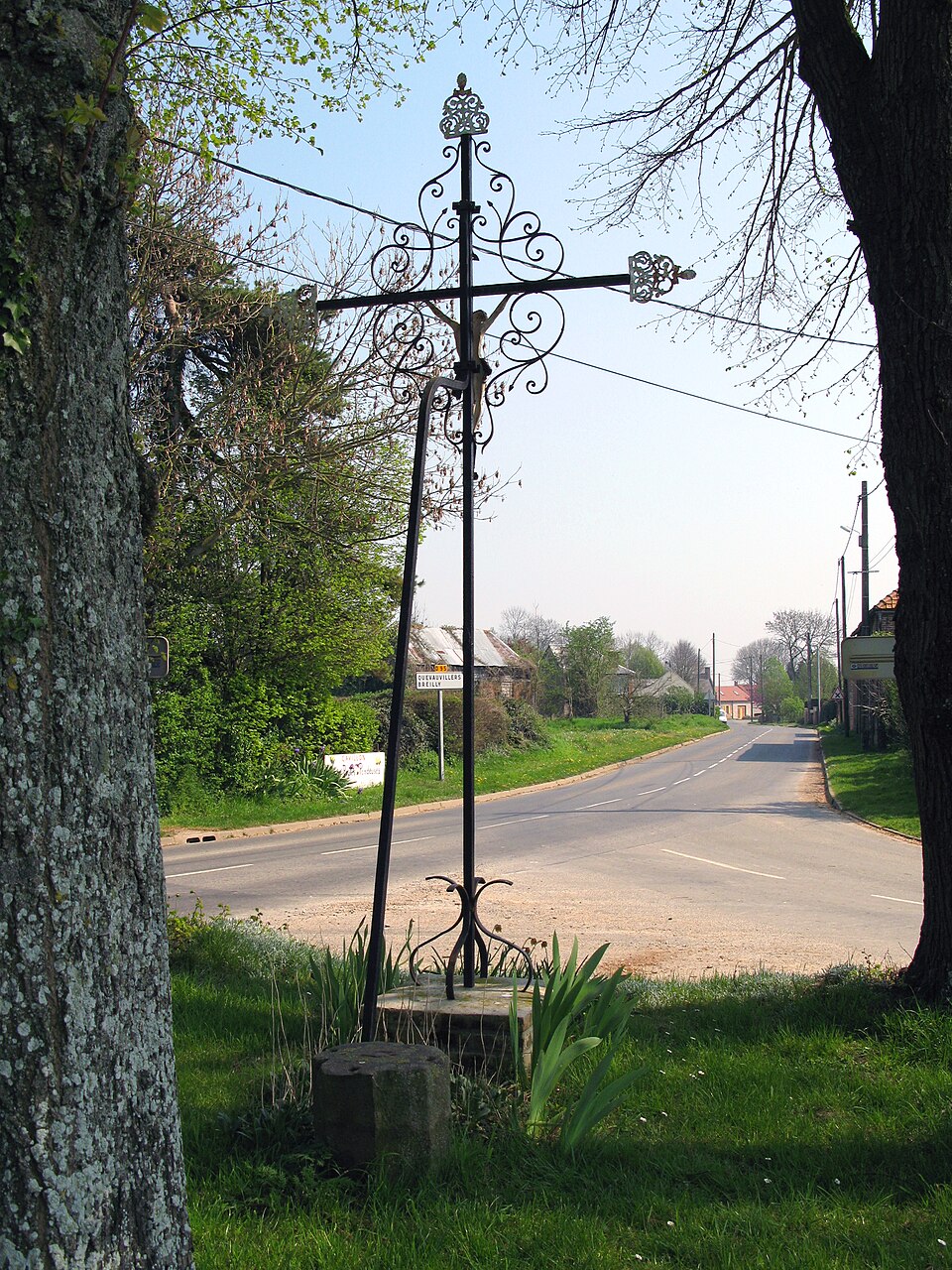 Cavillon crucifix (entrée Nord du village) 1