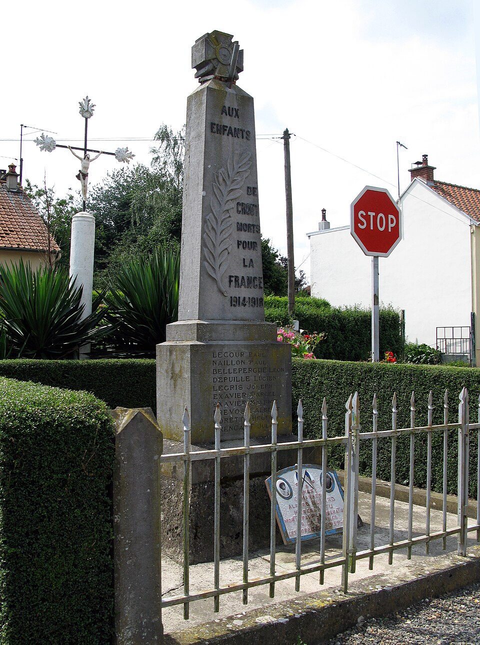 Crouy — Saint — Pierre monument — aux — morts 1