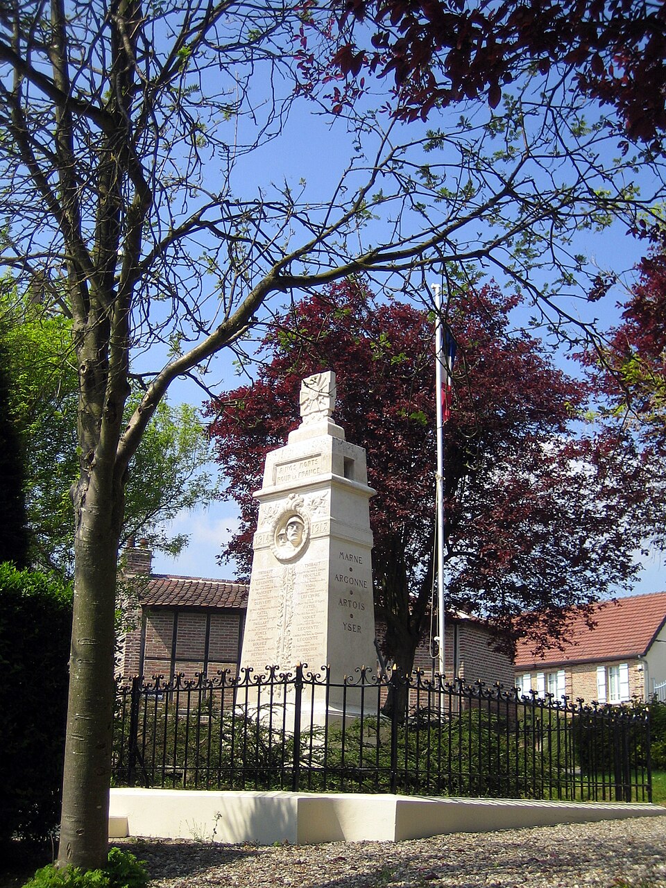 Ferrières monument aux morts 1