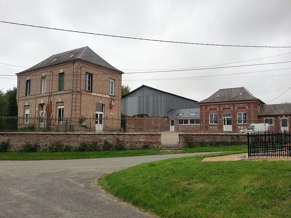 Townhall and other buildings in Fourcigny 20140830
