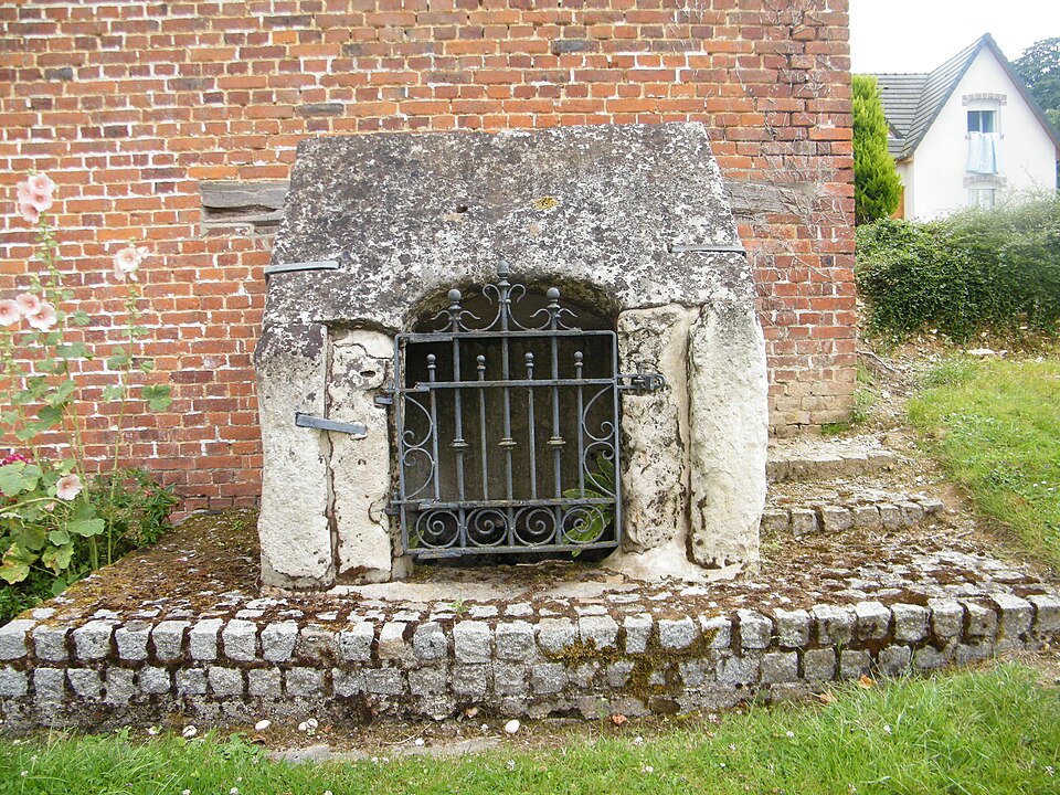 Fresnoy — au — Val, Somme, France (7)