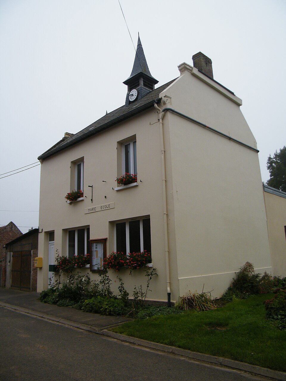 Fresnoy — en — Chaussée (Somme) France (7)