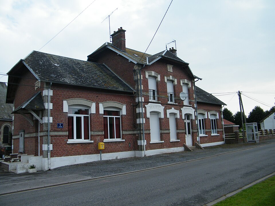 Grandcourt (Somme, France), mairie — école