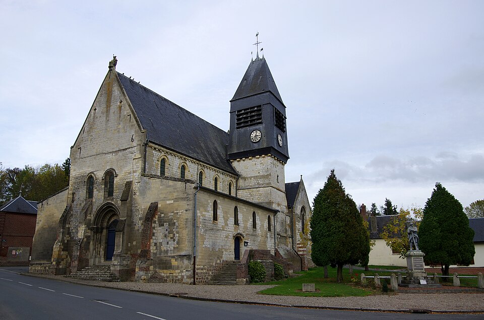 Guerbigny église et monument — aux — morts 1