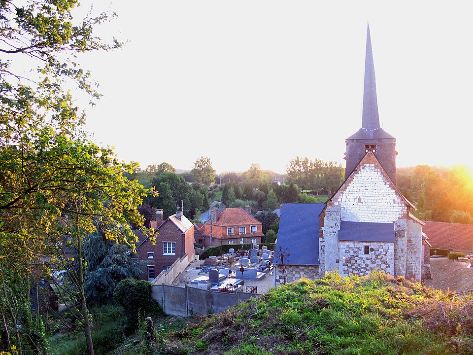 Maisnières église (depuis la motte) 1