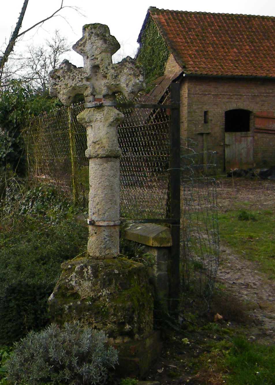 Millencourt — en — Ponthieu, Somme, Fr, la vieille croix — 2012