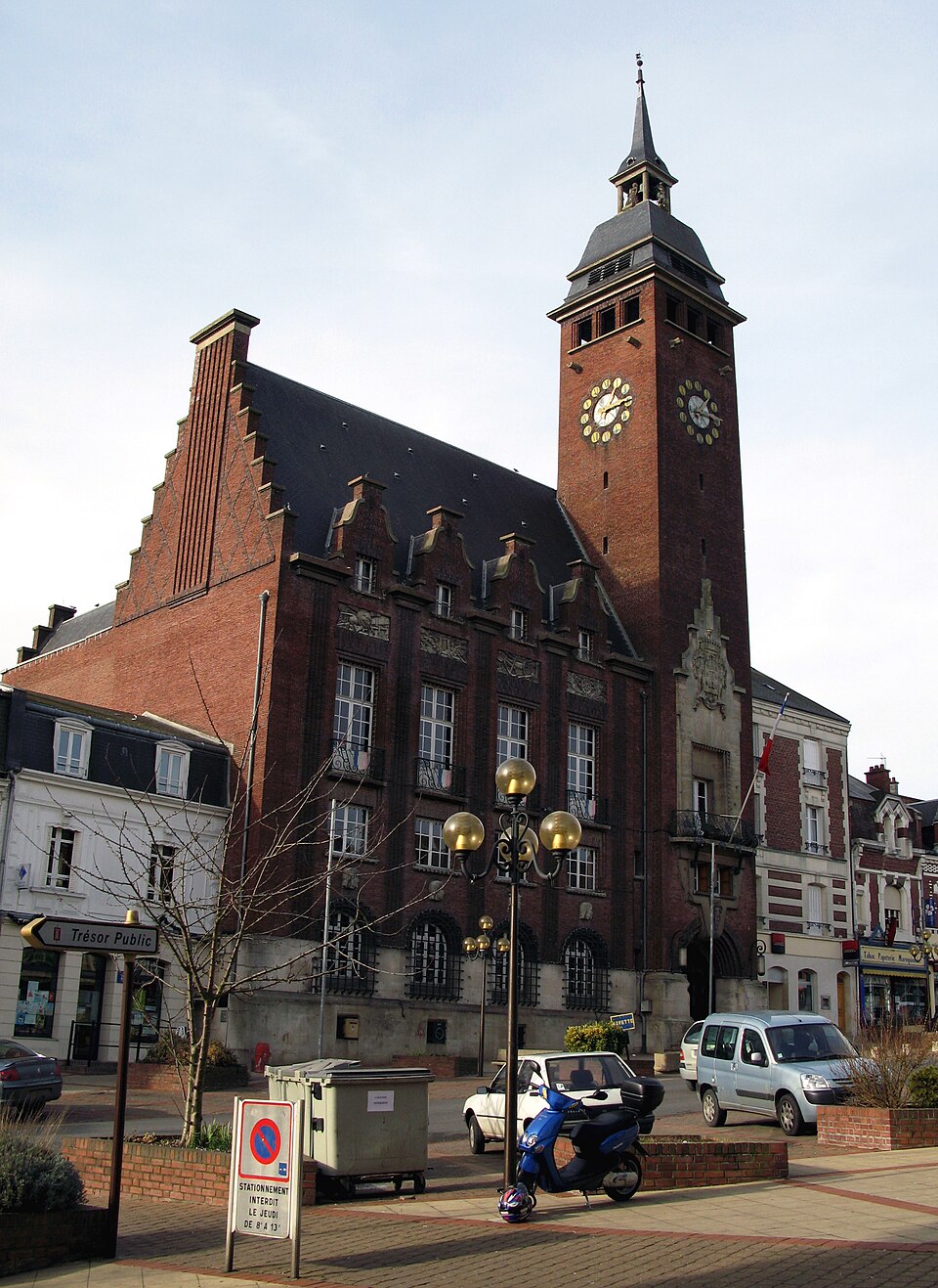 Montdidier Hôtel — de — ville 1