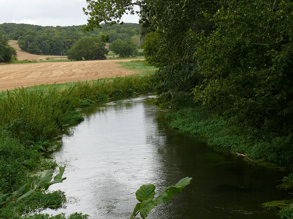 Avre à La Neuville Sire Bernard — C